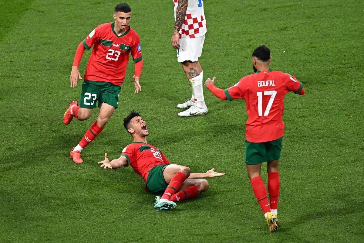 Achraf Dari empatou para o Marrocos menos de dois minutos depois de a Crocia sair na frente: 1 a 1