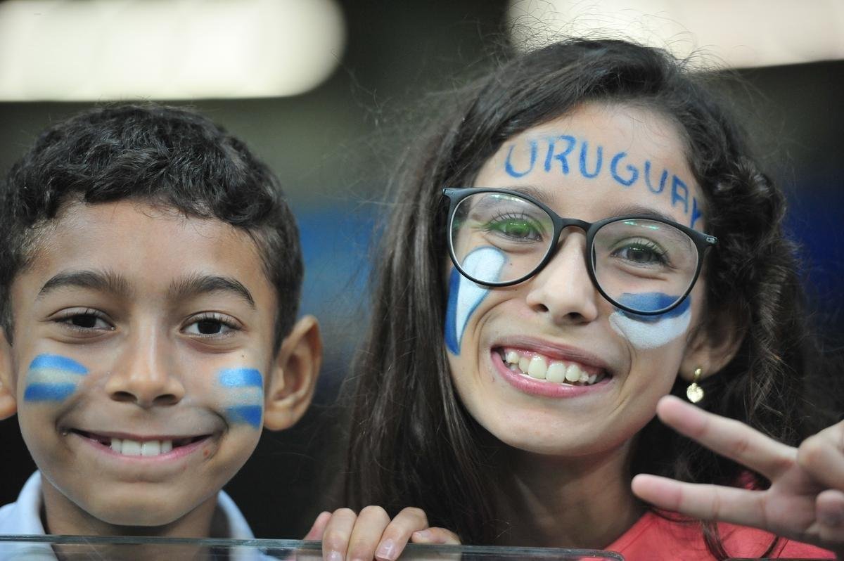 Fotos das torcidas de Uruguai e Equador no Mineiro