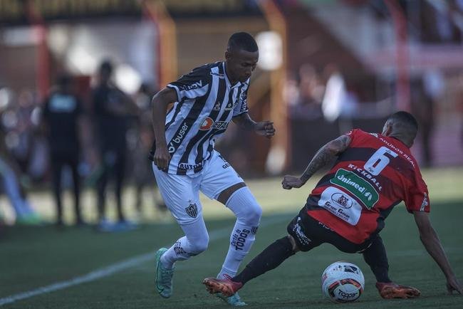 Fotos do jogo entre Pouso Alegre e Atltico, pelo Mineiro