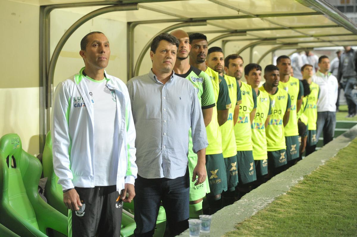 Tcnico Adilson Batista durante sua estreia no comando do Amrica, diante do Internacional