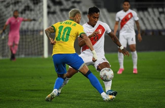 Brasil e Peru se enfrentaram no Estdio Nilton Santos, pelas semfinais da Copa Amrica 