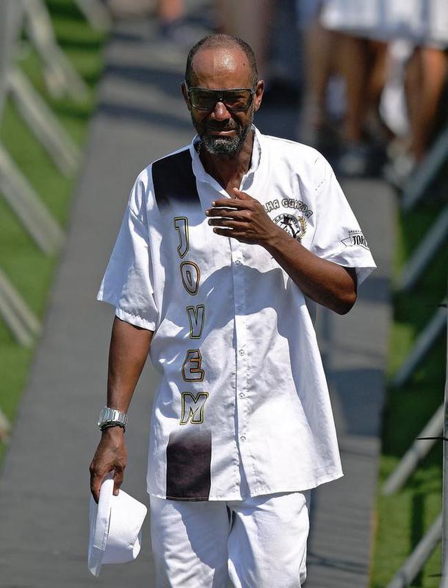 Os últimos momentos do velório de Pelé, na Vila Belmiro, estádio do Santos.
