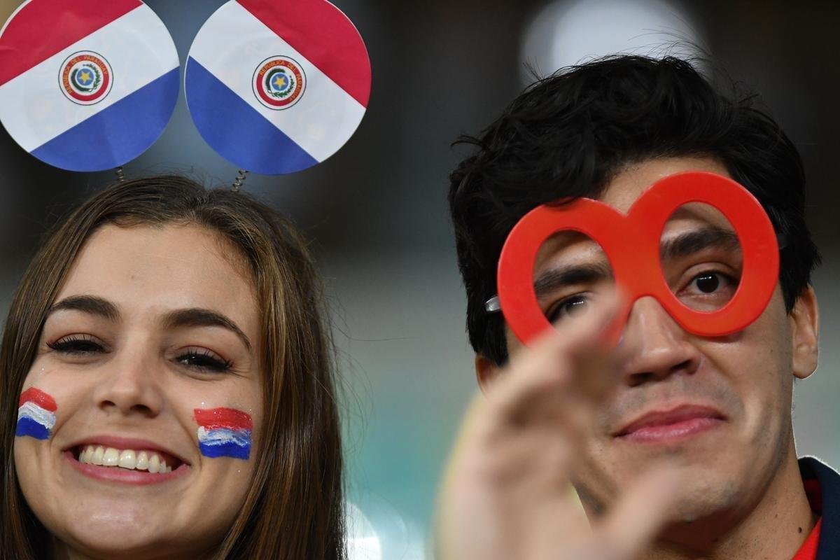 Torcedores na partida entre Argentina e Paraguai, no Mineiro, pela Copa Amrica