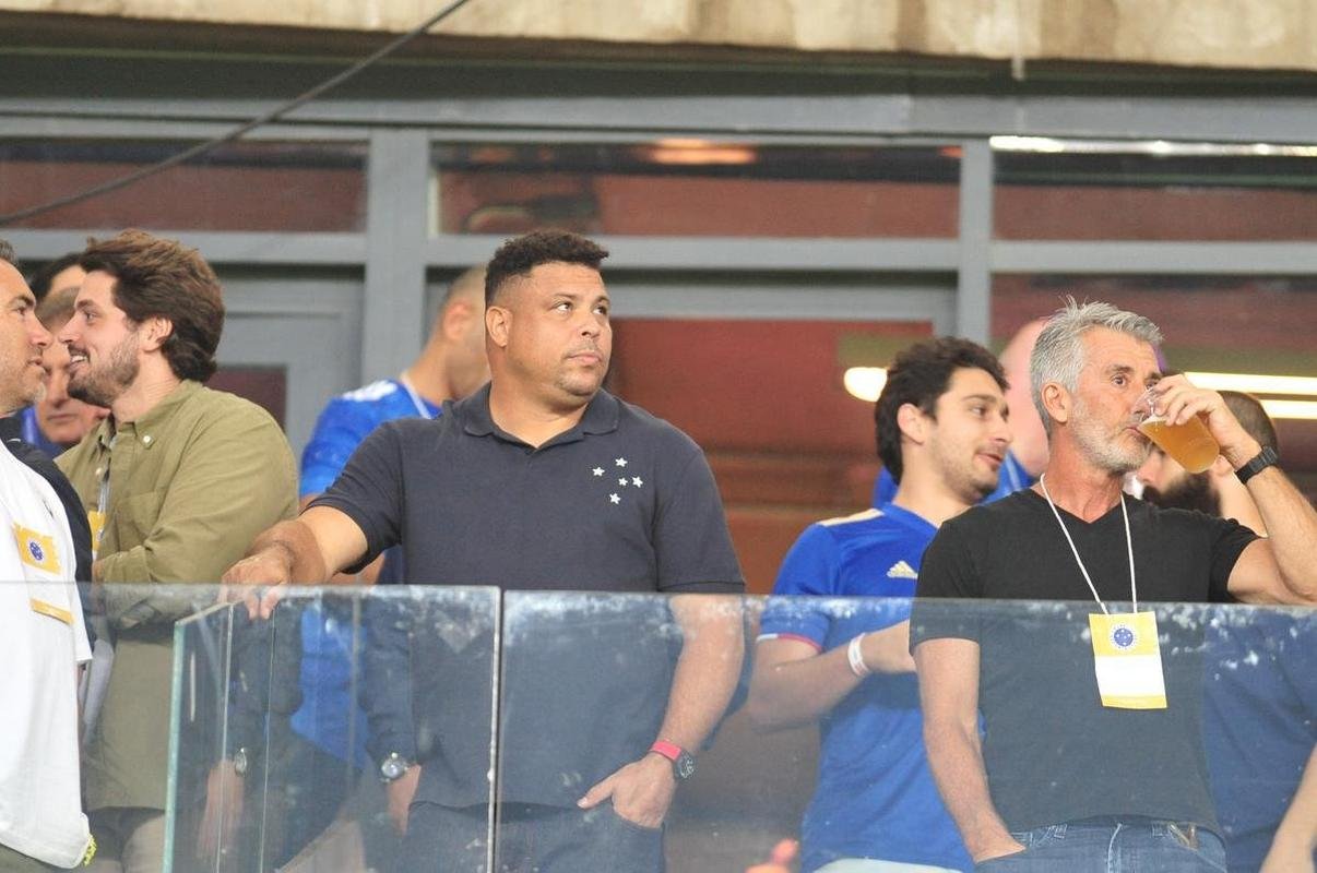 Festa da torcida do Cruzeiro no Mineiro diante do Vasco pela Srie B