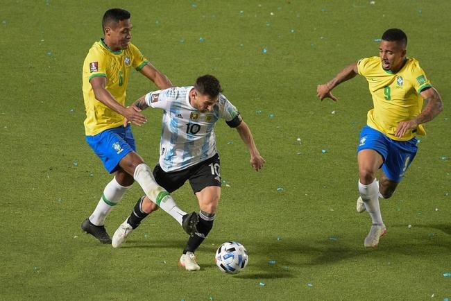 Sem Neymar, Brasil encarou a Argentina em clssco agitado pelas Eliminatrias