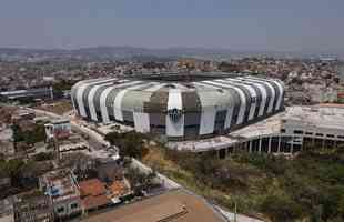 Instalao do escudo do Atltico e do primeiro letreiro da Arena MRV

