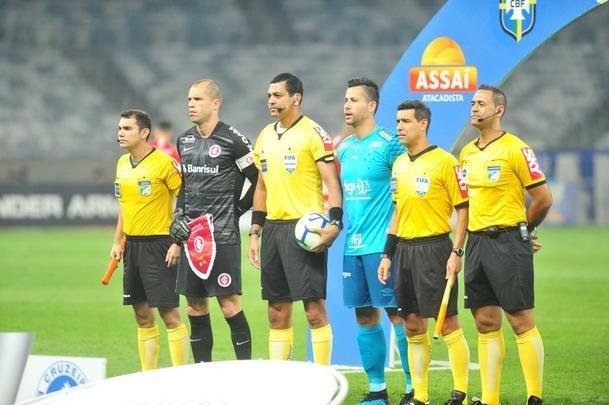 Cruzeiro e Internacional ficaram no empate em jogo com interveno do VAR