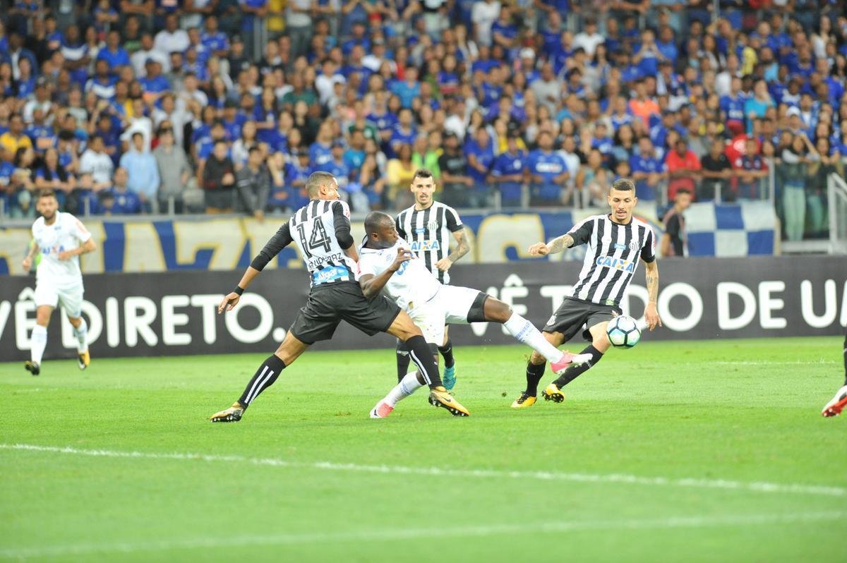 Imagens da torcida e da partida entre Cruzeiro e Santos, no Mineiro