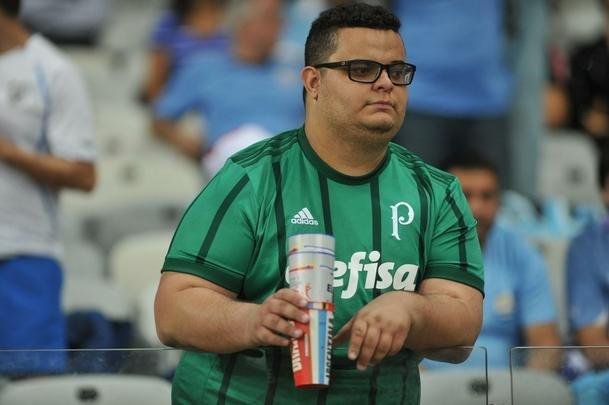 Fotos das torcidas de Uruguai e Equador no Mineiro