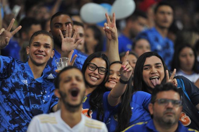 Torcida do Cruzeiro lotou Mineiro na partida contra o Nutico nas despedidas de Rafael Sobis e Ariel Cabral