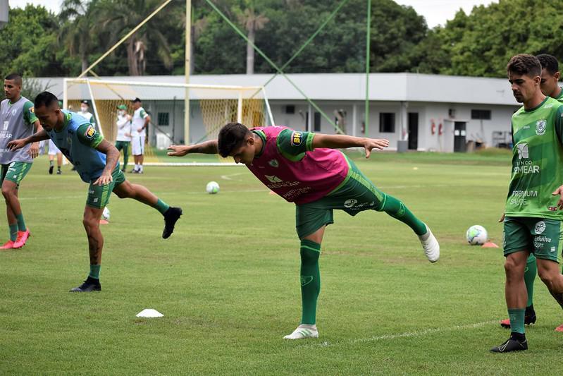 Neste domingo (15), o Amrica treinou no CT do Cuiab, em Mato Grosso, visando o confronto de volta das quartas de final da Copa do Brasil, contra o Internacional. Na primeira partida, em Porto Alegre, o Coelho venceu por 1 a 0. Agora, a equipe mineira joga por um empate, no Independncia, para avanar s semifinais da competio pela primeira vez em sua histria.