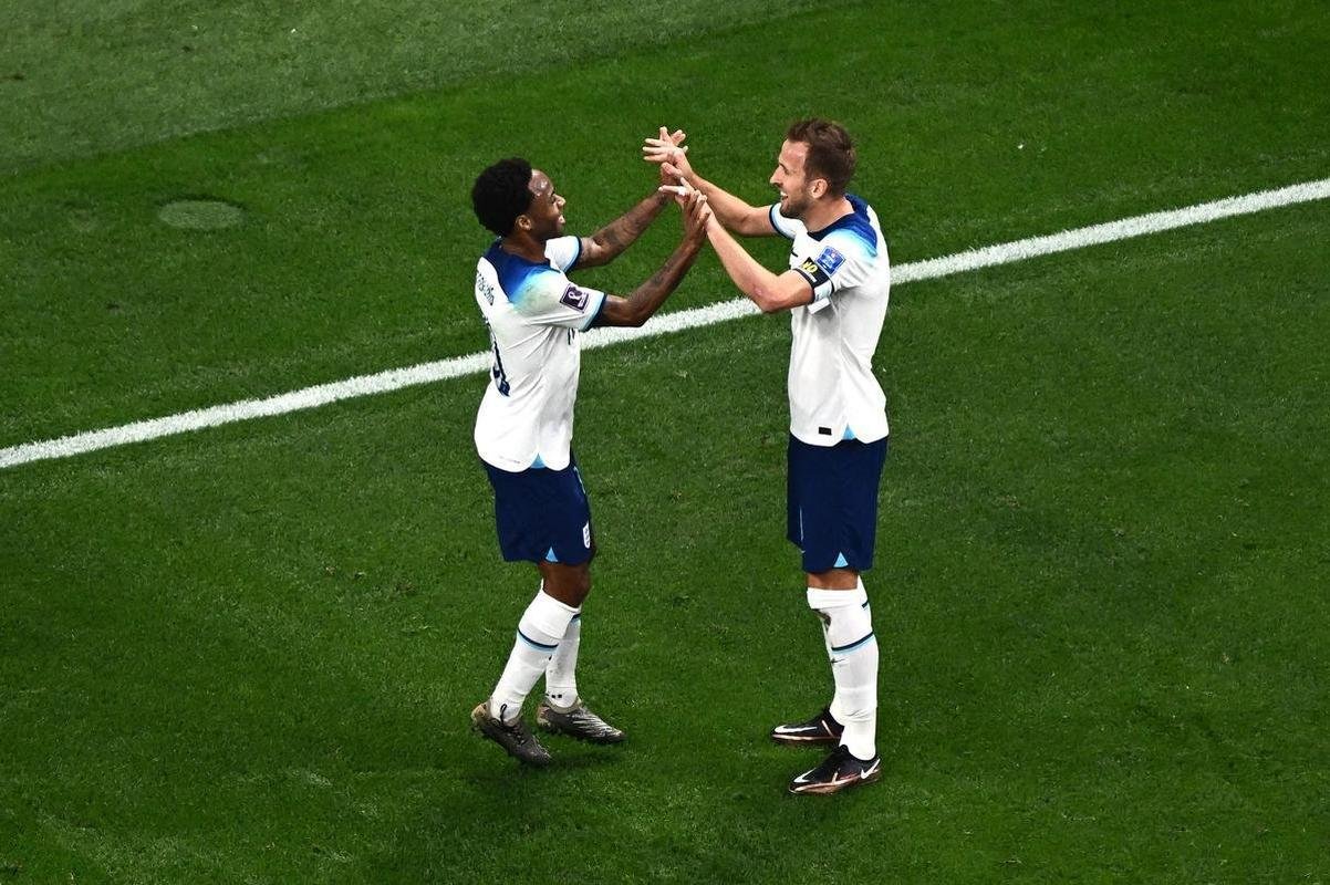 Inglaterra e Ir, no primeiro jogo do Grupo B da Copa do Mundo.