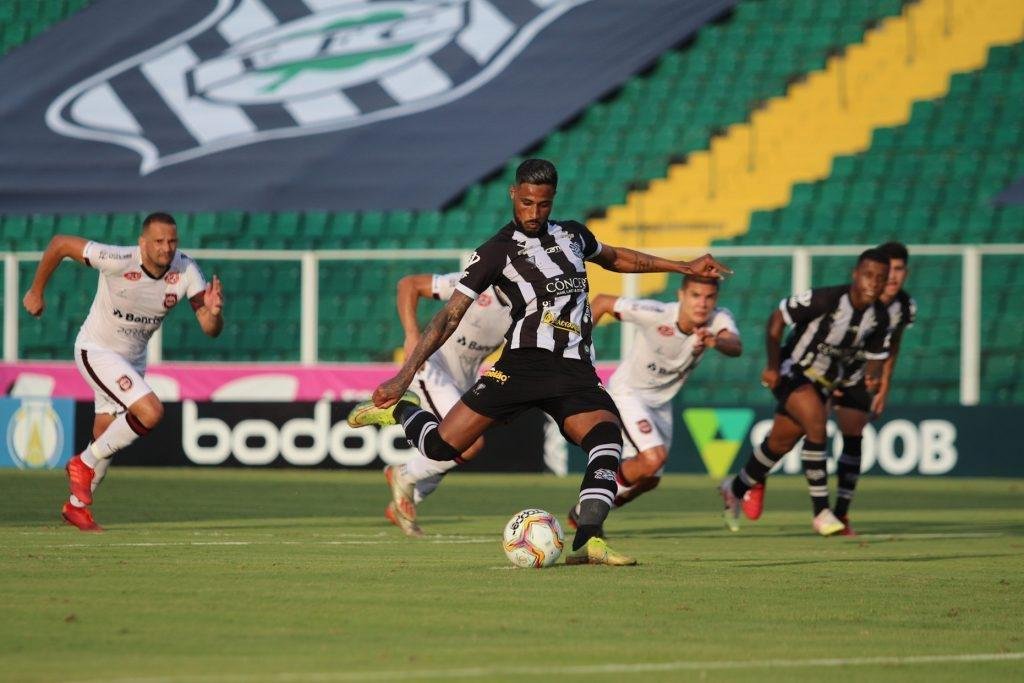#16 - Figueirense: 550 pontos em 438 jogos (142 vitórias, 124 empates e 172 derrotas)