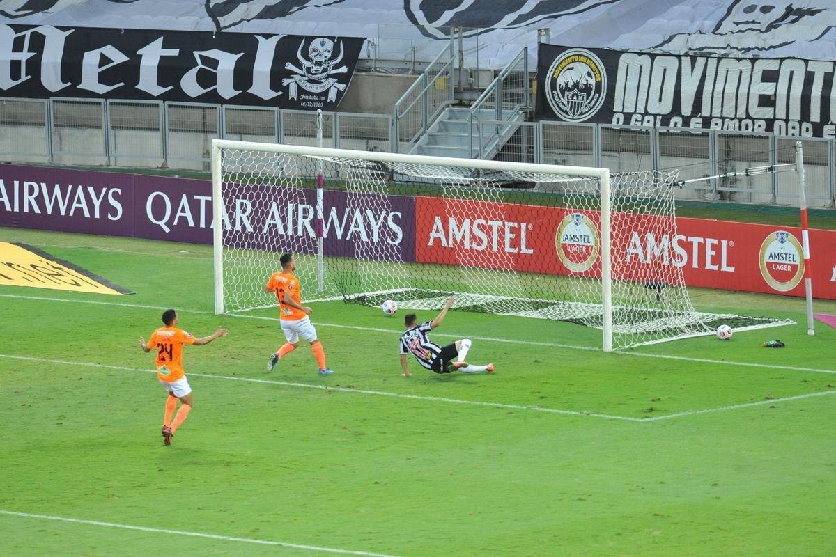 Savarino abriu o placar para o Atltico aos 28 minutos do primeiro tempo