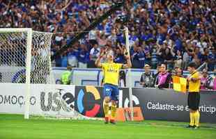 Fbio foi decisivo nos pnaltis, fez trs defesas e colocou o Cruzeiro nas semifinais da Copa do Brasil