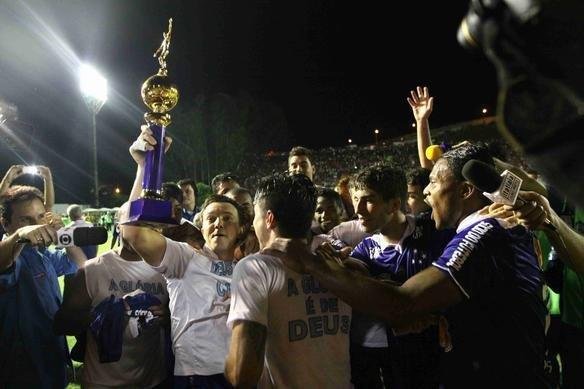 Festa dos jogadores do Cruzeiro no Barrado com a conquista do tricampeonato brasileiro