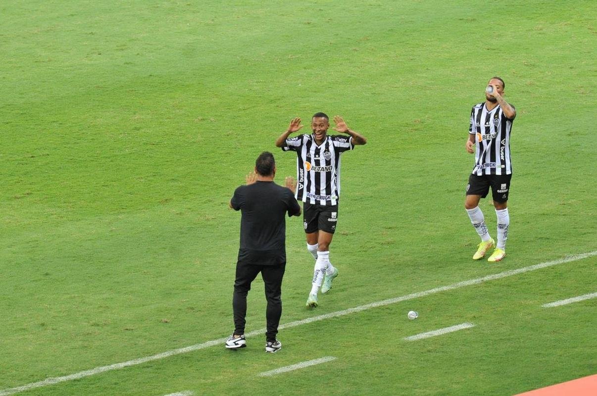 Ademir entrou no segundo tempo e fez o gol da virada do Atltico nos acrscimos