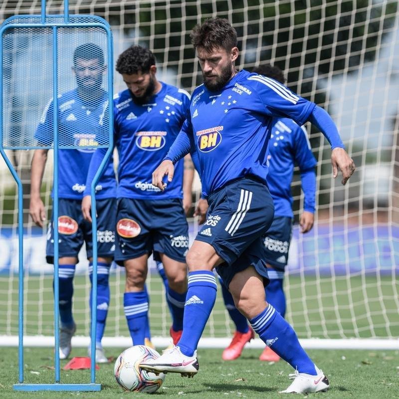 Fotos do primeiro treino de Rafael Sobis na volta ao Cruzeiro, nesta segunda