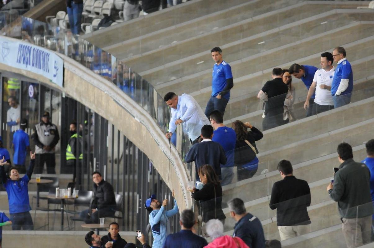 Fotos da torcida do Cruzeiro no Mineiro durante a partida contra o Sport, nesta tera-feira (28/6), pela 15 rodada da Srie B do Campeonato Brasileiro