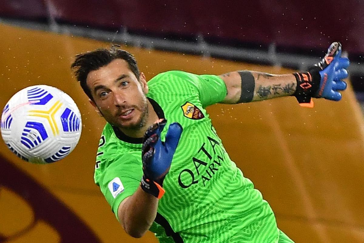 Goleiro italiano Antonio Mirante, da Roma, teve COVID-19