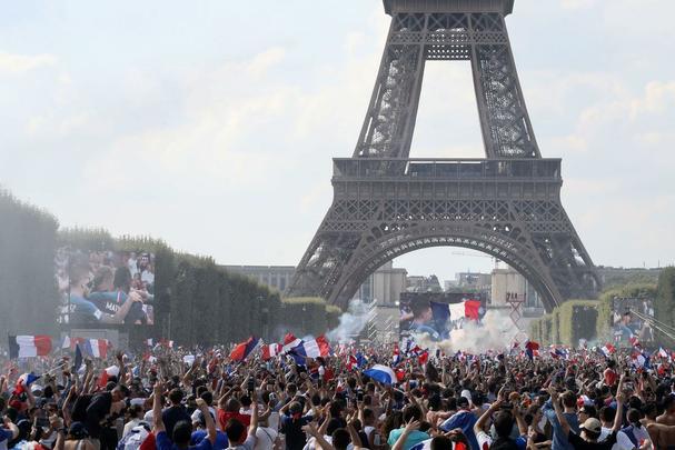 Franceses lotaram ruas de Paris e região da Torre Eiffel durante a decisão da Copa do Mundo