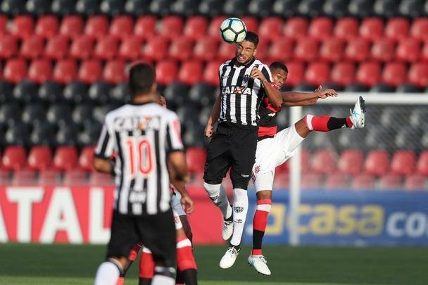 Galinho faz a festa no Rio de Janeiro depois de bater o Flamengo nos pnaltis
