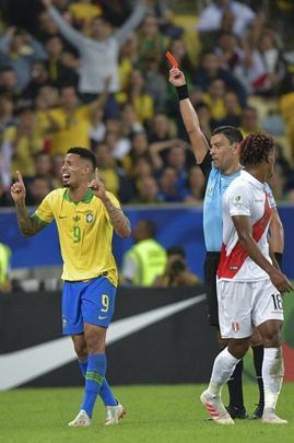 Gabriel Jesus foi expulso no segundo tempo; Seleção Peruana pressionou nos minutos finais