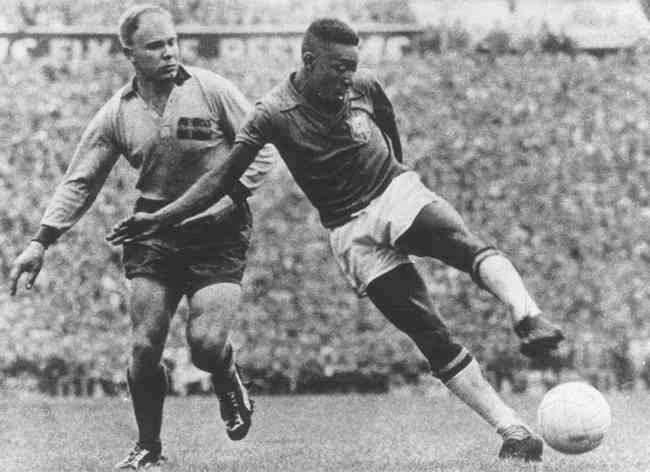 1958 - In the 1958 final, a blue uniform with lime