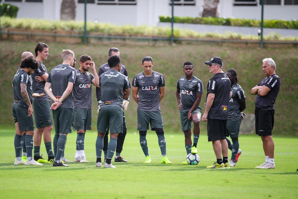 Veja, em fotos, como foi o primeiro treino de Levir Culpi nesta quinta passagem pelo Atltico