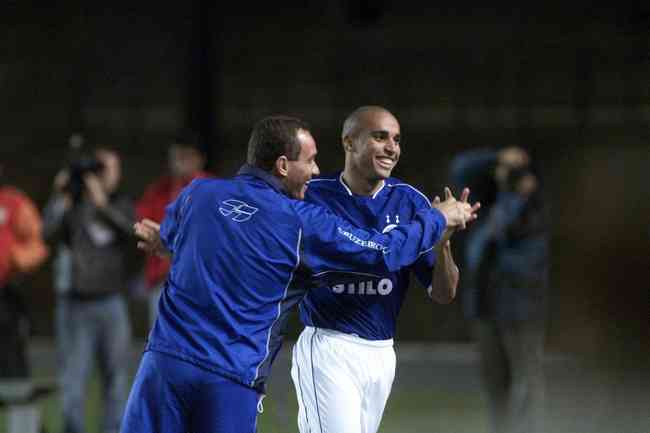 Deivid was a striker for Cruzeiro that beat Vasco in 2003, for the Brazilian Championship.  he did three