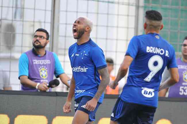 Cruzeiro vence Santos com dois de Wesley e assume liderança provisória da  Série A