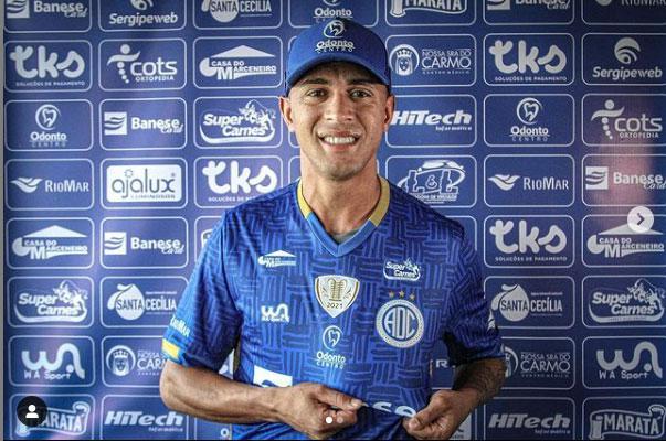 Leandro Silva, lateral-direito (Confiança)