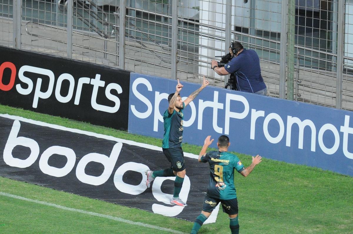 Fotos do jogo entre Amrica e Sampaio Corra, no Independncia, em Belo Horizonte, pela 27 rodada da Srie B do Campeonato Brasileiro