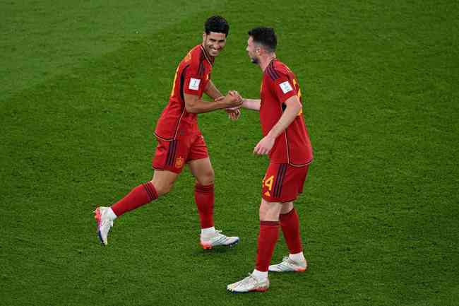 Com nova geração, Espanha faz 7 na Costa Rica e aplica maior goleada da  Copa - Bem Paraná