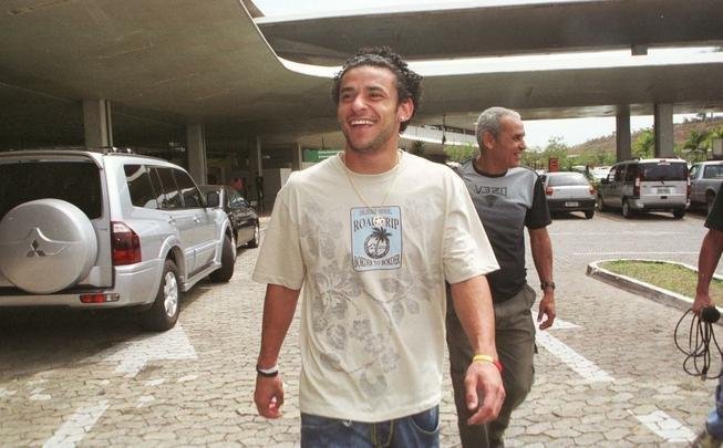Fred: Cruzeiro recebeu 35 milhes de reais pela venda do centroavante ao Lyon, da Frana, em agosto de 2005. Valor total da transferncia foi de 14,9 milhes de euros (R$ 44 milhes).