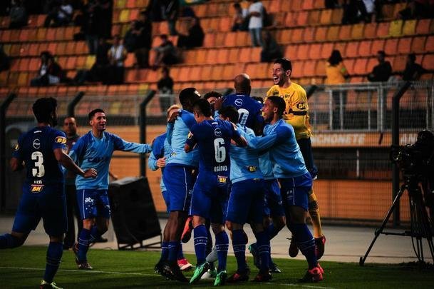 Fotos da vitória do Cruzeiro sobre o Santos, por 1 a 0, no Pacaembu, com gol de Bruno Silva