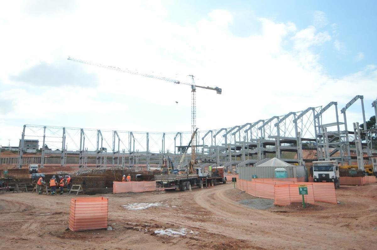 Arena MRV completa um ano de obras neste 20 de abril de 2021. Veja como est o andamento da construo do estdio do Atltico, que tem previso de ficar pronto em outubro de 2022. Sero 46 mil lugares, 2.333 vagas de estacionamento, 40 bares e 80 camarotes. O empreendimento fica no bairro Califrnia, em Belo Horizonte. (Fotos de Gladyston Rodrigues/EM/D. A Press)