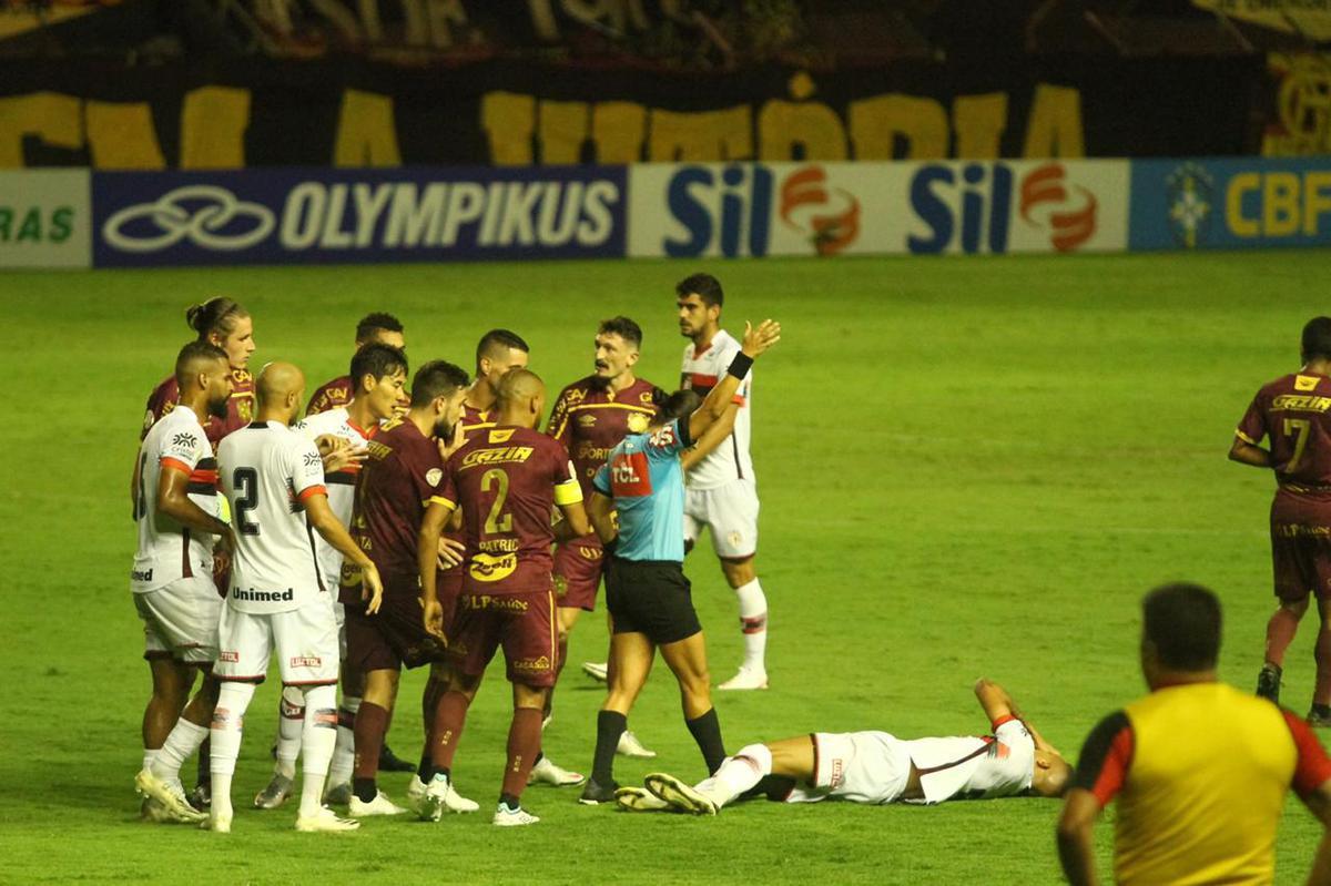 Equipes se enfrentaram no fechamento da rodada nesta segunda-feira na Ilha do Retiro