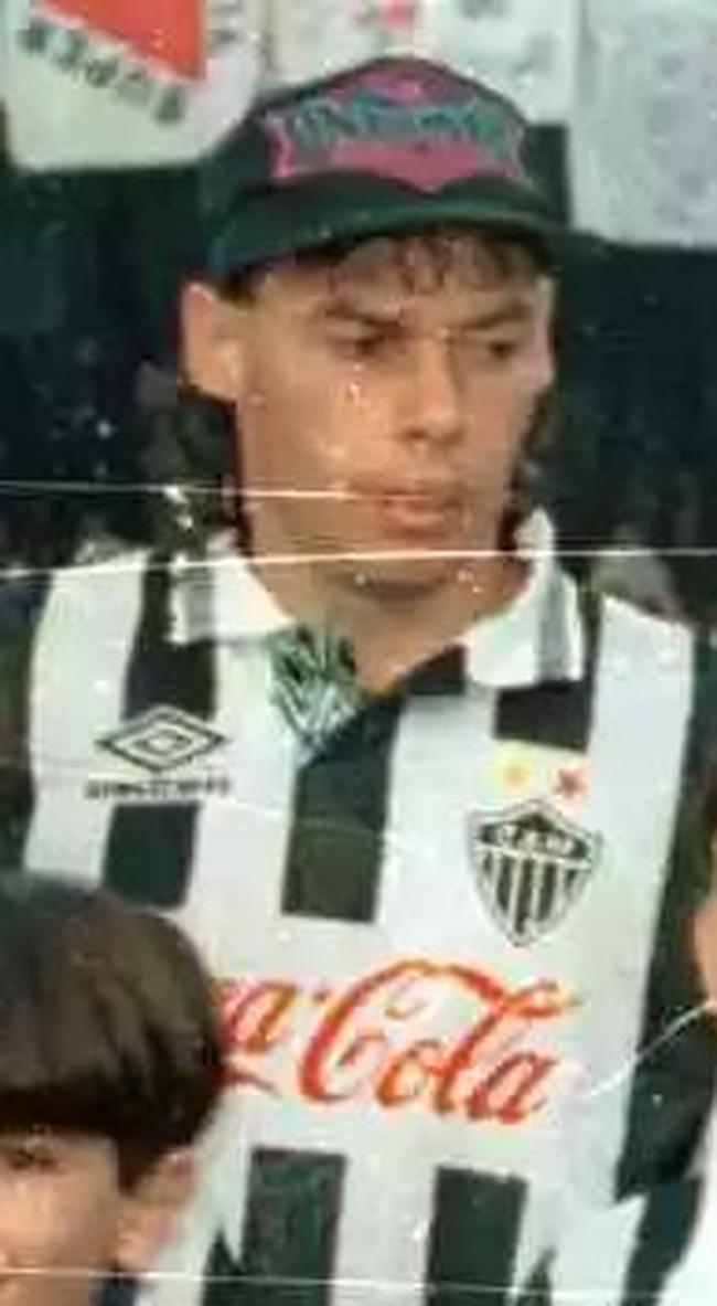 Paulo Roberto Costa (lateral-direito)