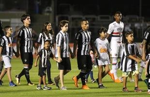 Atl�tico saiu atr�s, conseguiu virada com R�ger Guedes e Ricardo Oliveira, mas cedeu empate no Morumbi