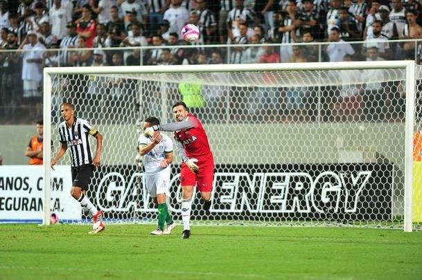 Fotos do primeiro tempo do clssico entre Atltico e Amrica, no Independncia, pela semifinal do Mineiro