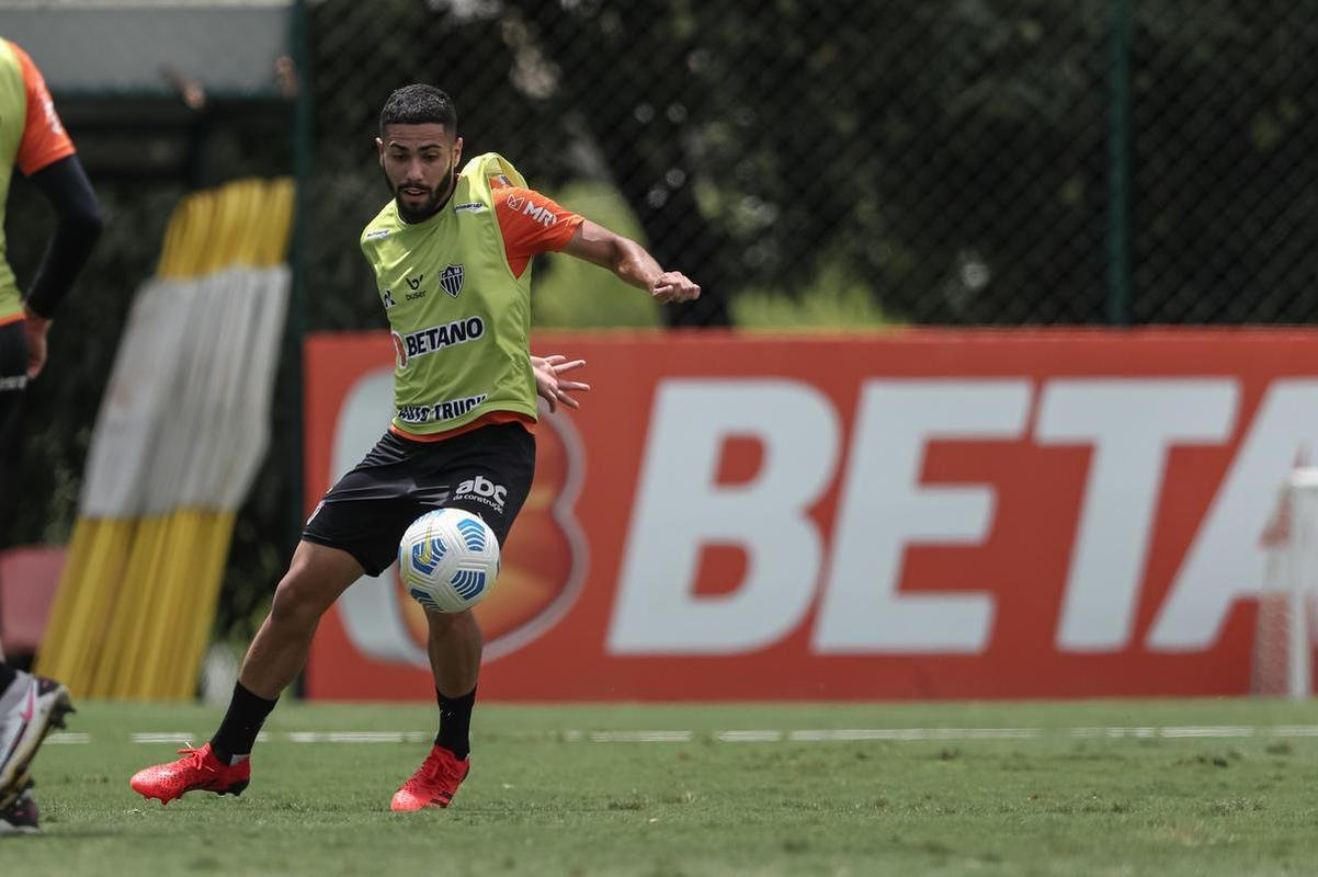 Aps a vitria por 2 a 1 sobre o Cuiab, neste domingo (24), pelo Campeonato Brasileiro, o elenco do Atltico se reapresentou e treinou na tarde desta segunda-feira (25), na Cidade do Galo, em Vespasiano. As atividades visaram o duelo de volta da semifinal da Copa do Brasil, contra o Fortaleza, que ocorrer na quarta-feira (27). Por ter vencido o jogo de ida por 4 a 0, no Mineiro, o Galo tem vaga encaminhada na deciso do principal torneio mata-mata do pas.
