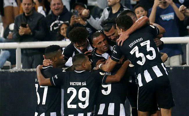 Botafogo faz o dever de casa, depois de quatro partidas, e avança na tabela