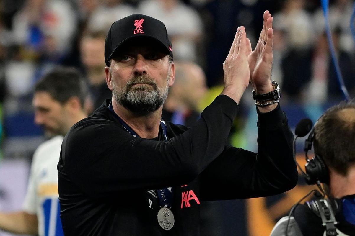 Fotos da decepo de torcedores e jogadores do Liverpool com a perda do ttulo da Champions League