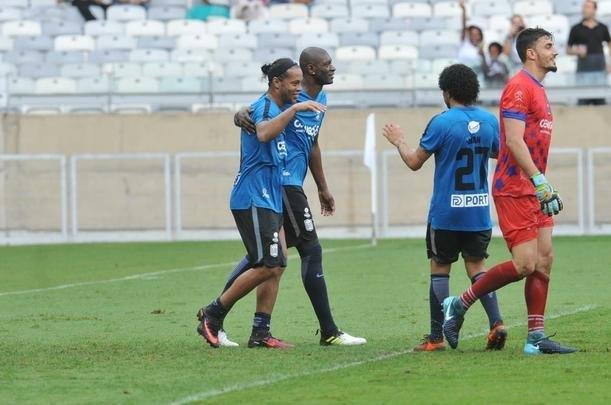Fotos do 'Game of Dreams', jogo festivo dos Amigos do Ronaldinho contra os Amigos do Penta