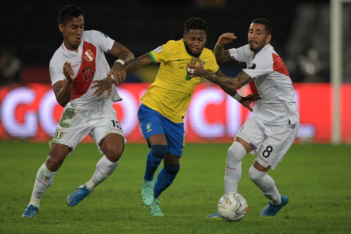 Brasil e Peru se enfrentaram no Estdio Nilton Santos, pelas semfinais da Copa Amrica 