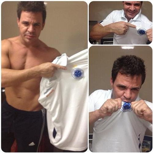 O cantor sertanejo Eduardo Costa tem várias fotos com a camisa do Cruzeiro em suas redes sociais.