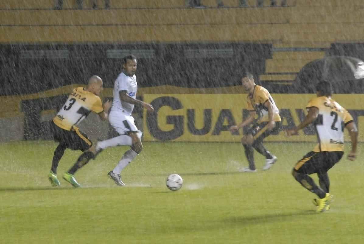 Fotos da vitria de virada do Amrica sobre o Cricima no Estdio Heriberto Hulse, em Cricima, pela Srie B