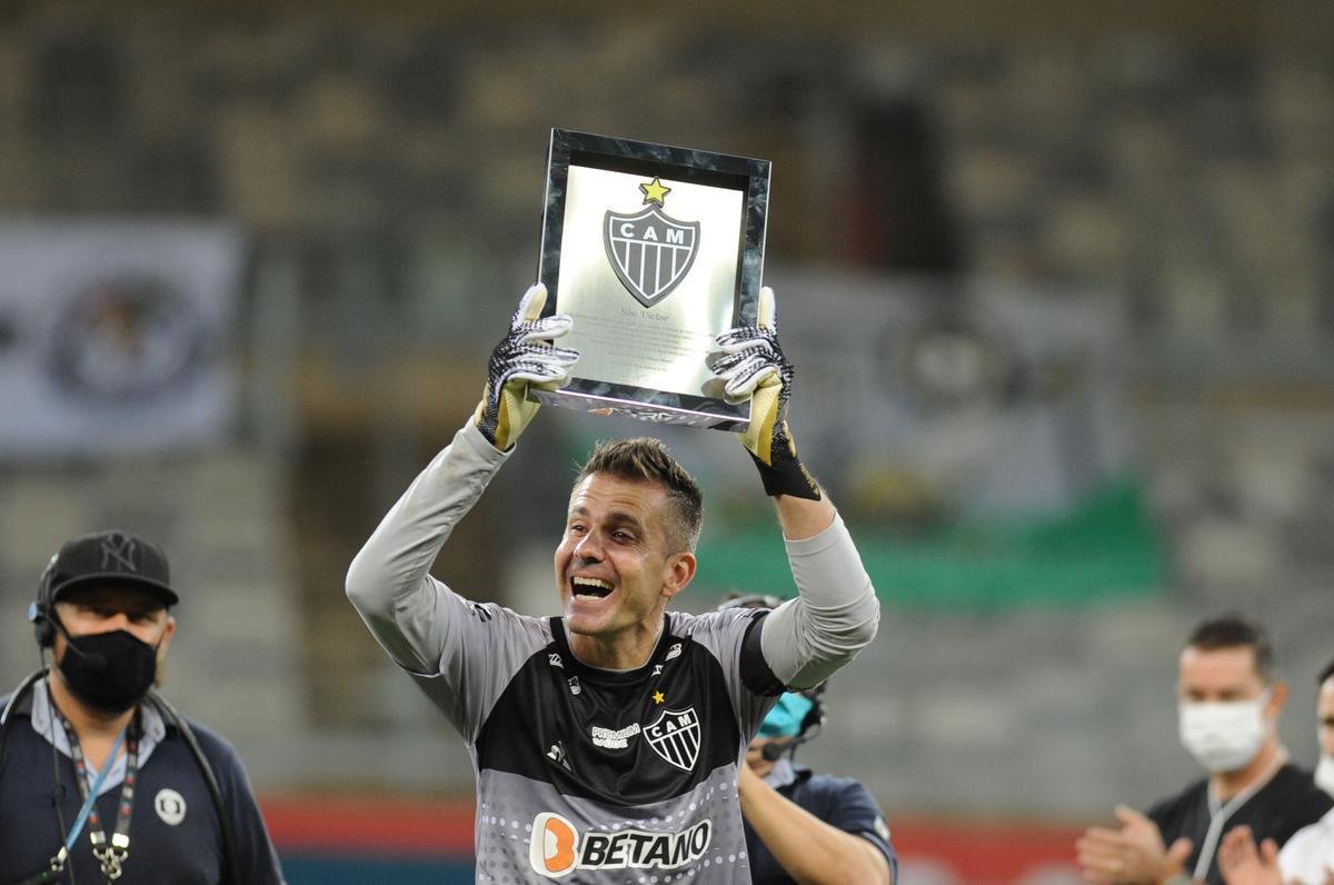 Goleiro foi homenageado na despedida dos gramados 