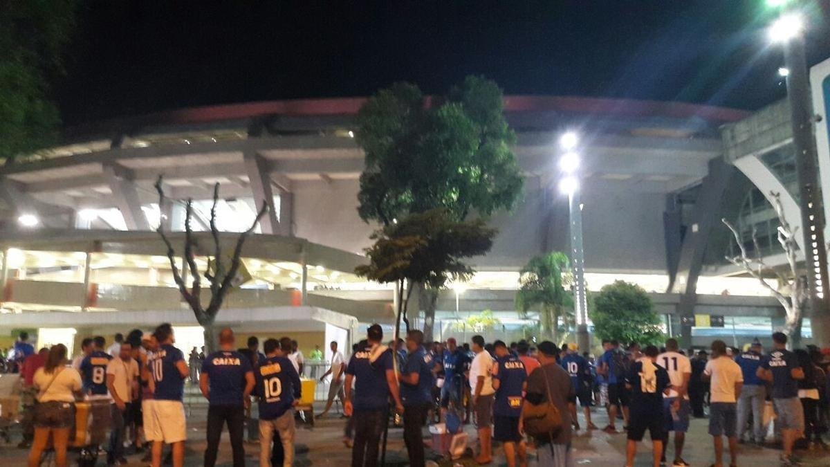 Mais de cinco mil cruzeirenses foram ao Maracan acompanhar o primeiro jogo da deciso